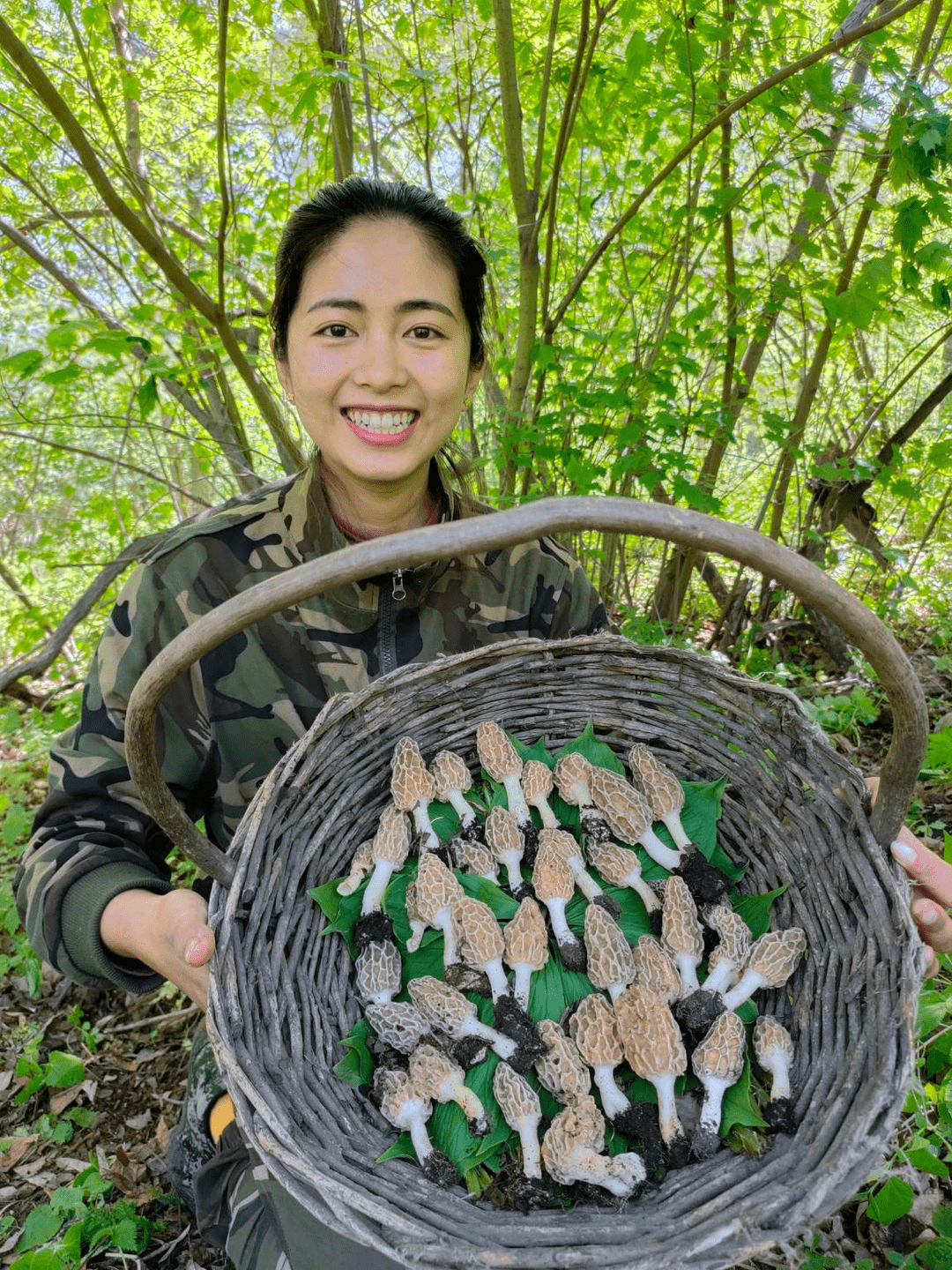 巾帼建新功大学生返乡创业刘佳宁森林姑娘俏直播开辟致富新渠道