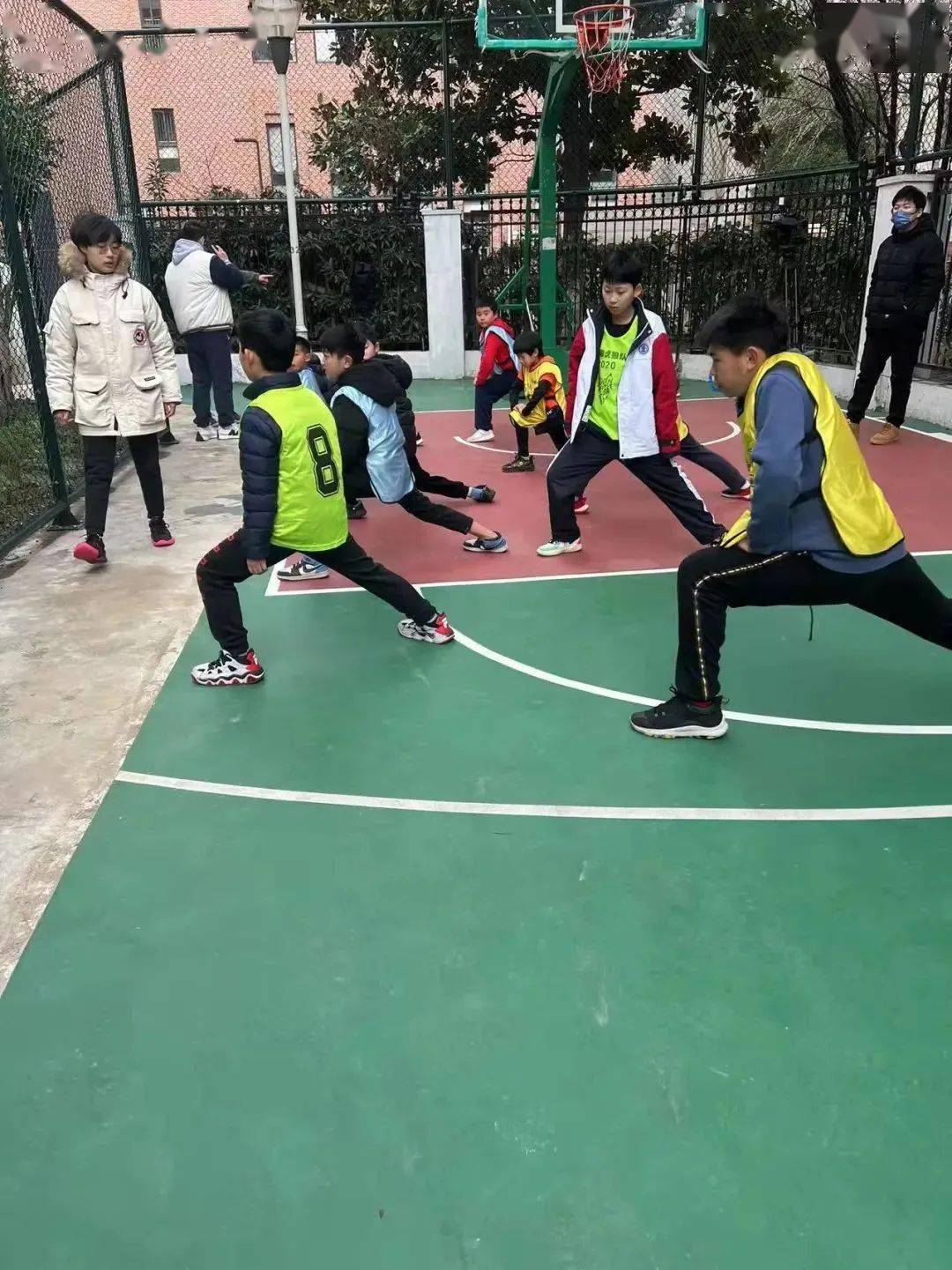 下楼就能打篮球!这个社区有了小小篮球场!_小区_居民_自治
