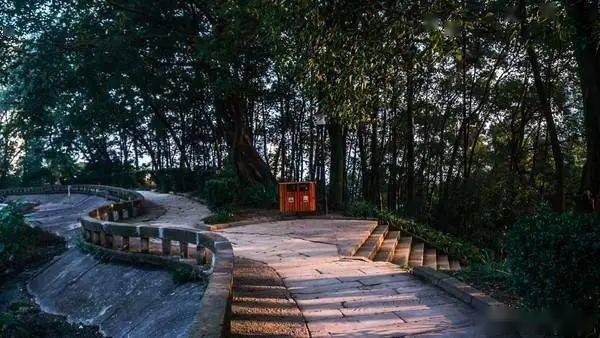 在涪陵望州公园,我们留下过青涩的岁月,匆匆走过的脚步,和爽朗开心的