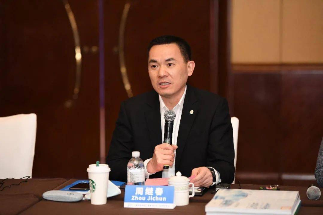 昆山市政府副市长周继春方案评审会现场在为期一天的专家评审会上,各