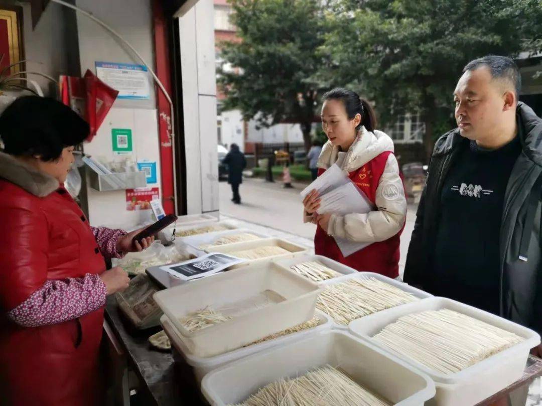 市民营经济服务中心以"社区志愿者服务活动"为契机,深入通川区廖家湾