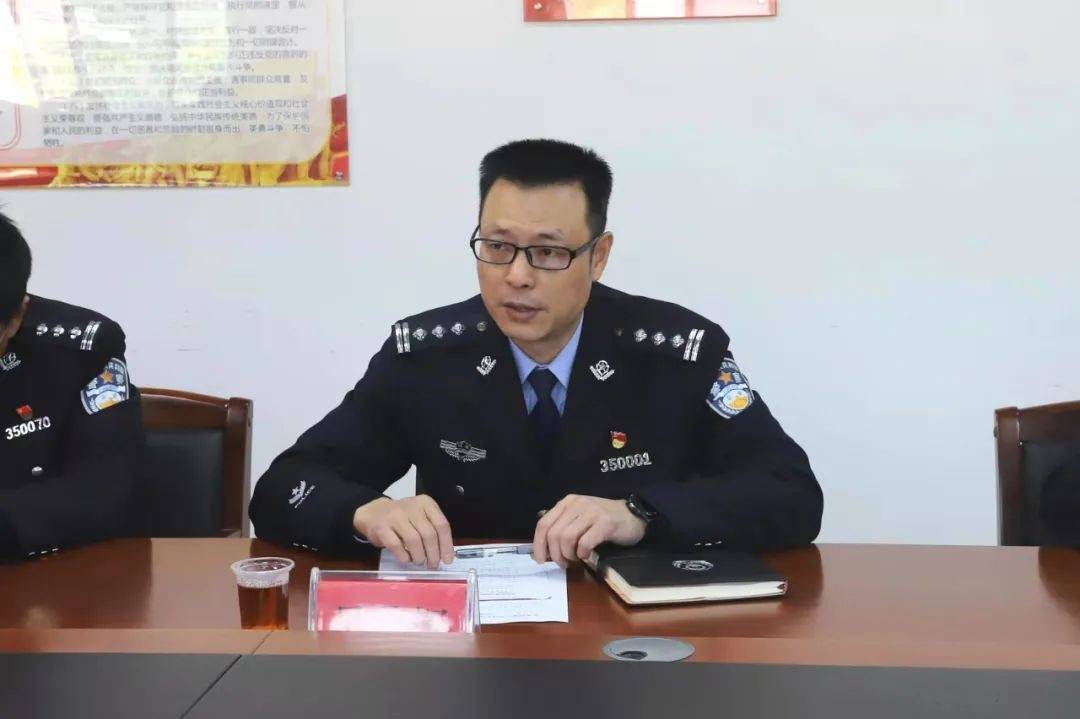 最后,吴荣辉副县长提出了三点意见:一是要讲政治,重规范.