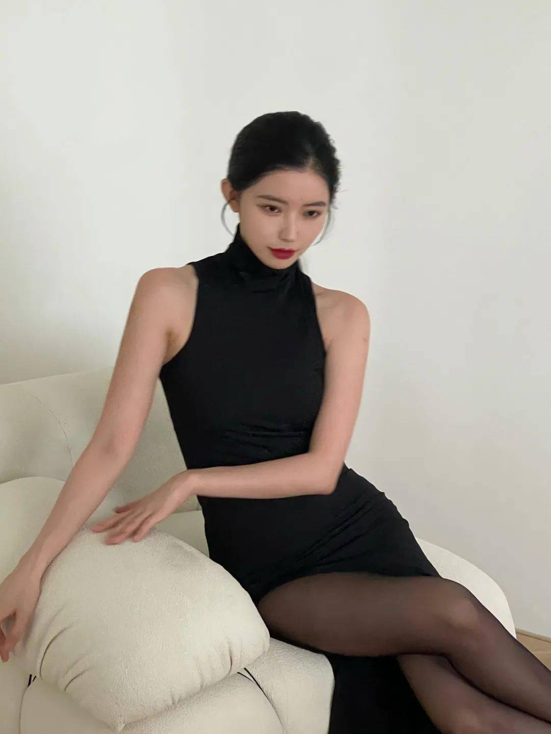 网红方圆黑丝御姐新恋情爆出分手一个月疑似无缝对接性感炸弹还是喜欢