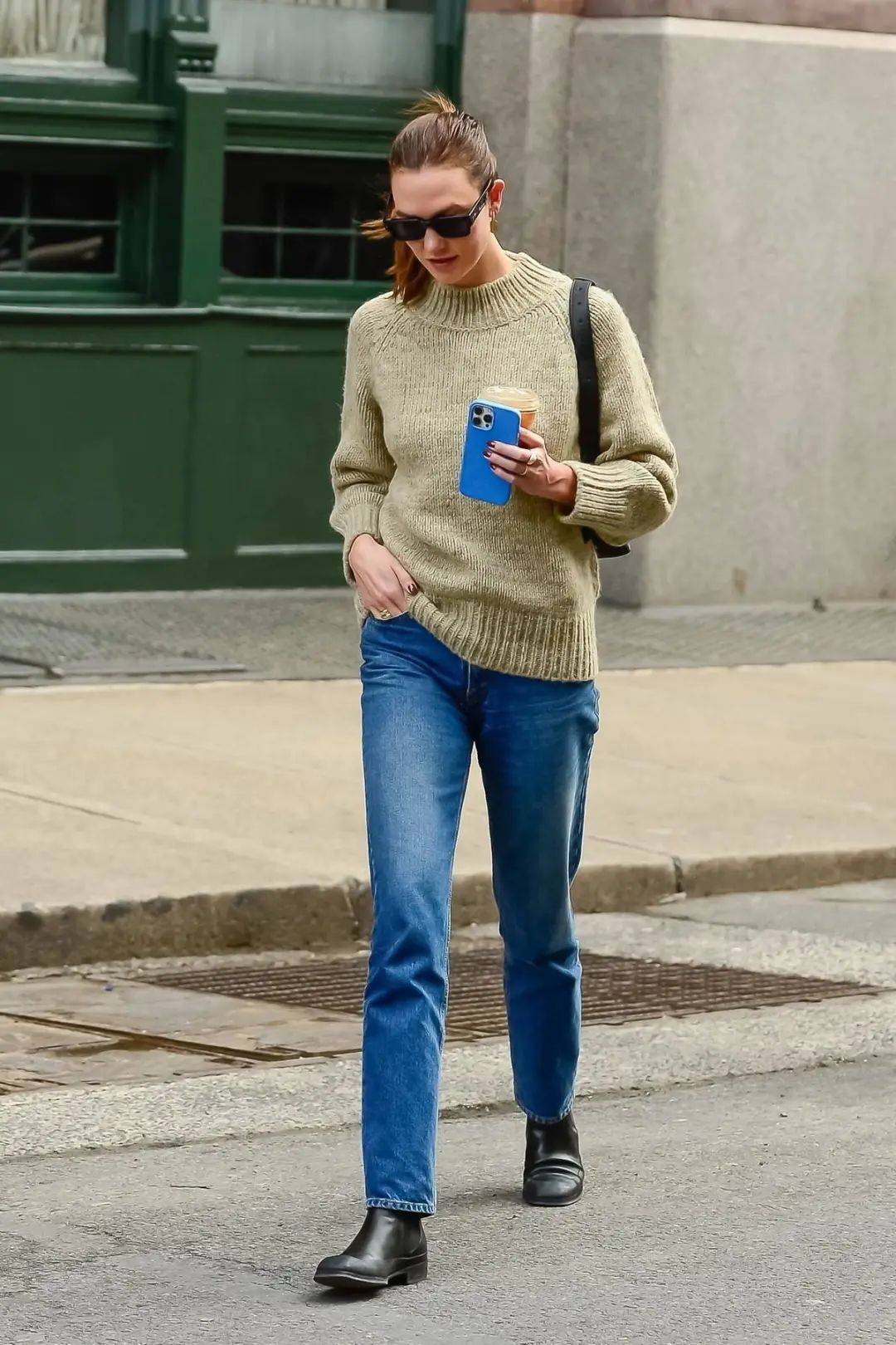 图片 欧洲“平民王妃”世纪同框，刘雯和宋妍霏都回归，张子枫绯闻事件后首现身！【海报街拍】