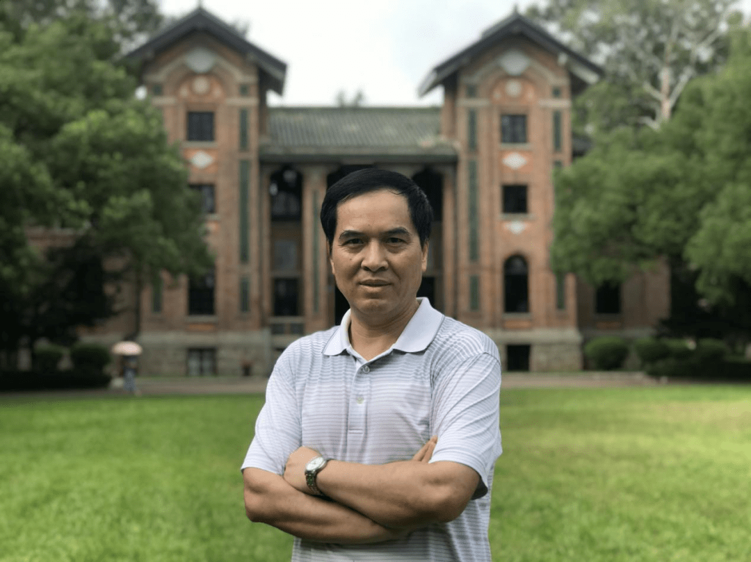 看中大名师如何"育"树成"林"_吴教授_教学_申报