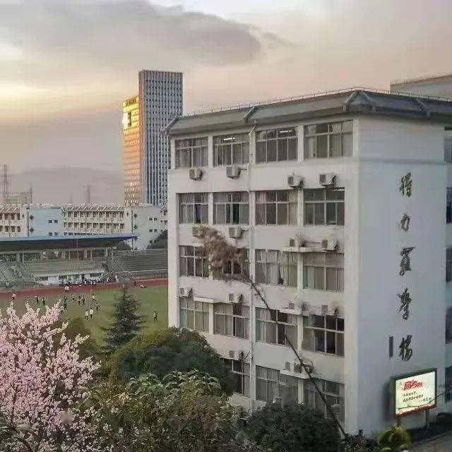 感恩母校行119走进浙江省宁海县风华书院