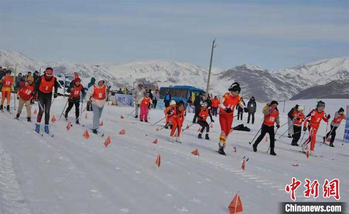 冬奥|新疆举行青少年越野滑雪锦标赛 小选手致敬“冬奥偶像”