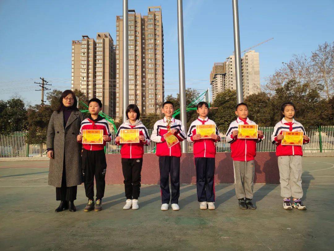 绿茵场上展风采阳光少年在成长华星小学第二届校长杯班级足球联赛圆满