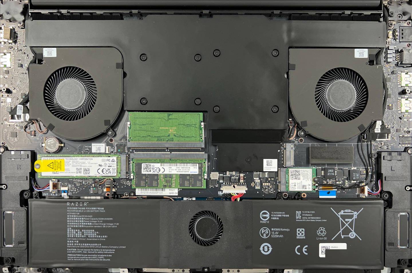 雷蛇灵刃 17 专业版评测：最强移动端 GPU，DLSS 畅玩 2K 光追