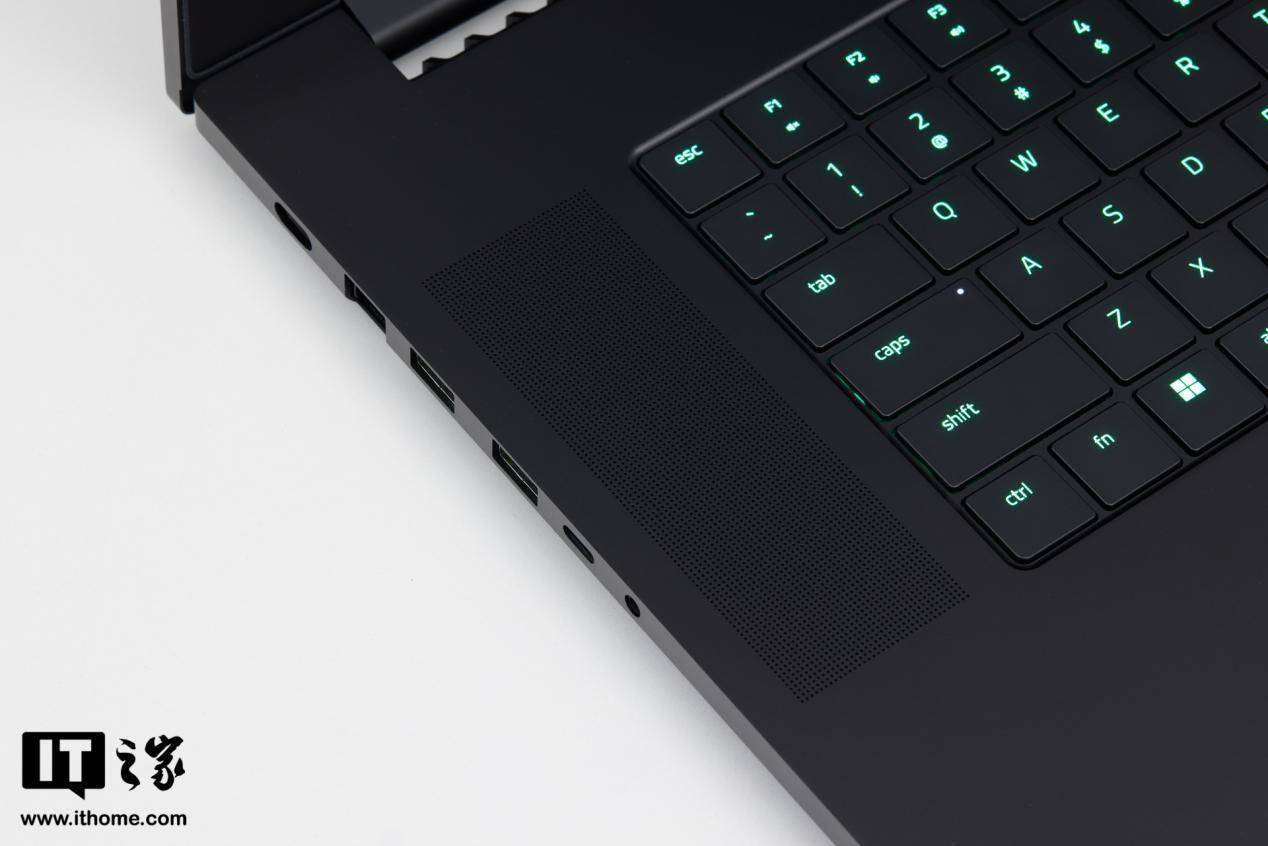 雷蛇灵刃 17 专业版评测：最强移动端 GPU，DLSS 畅玩 2K 光追