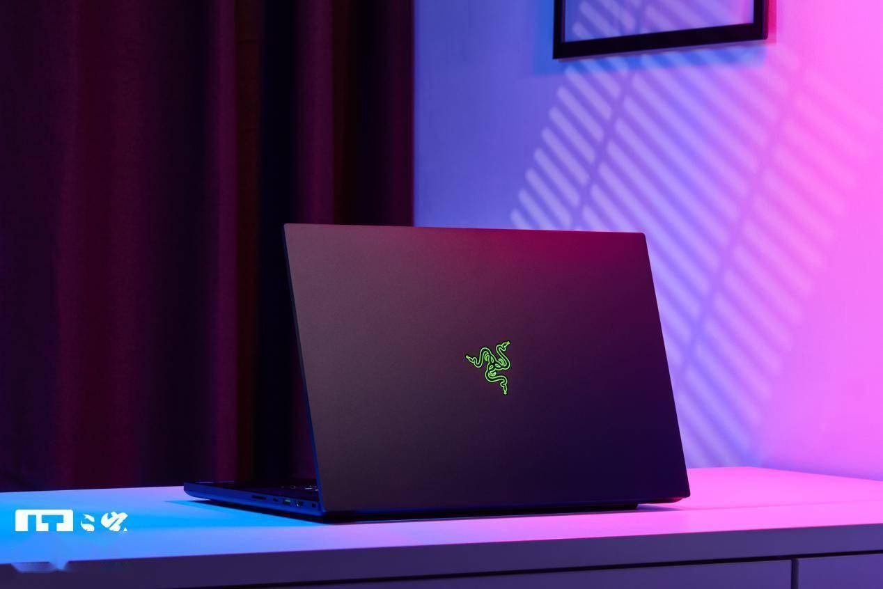 雷蛇灵刃 17 专业版评测：最强移动端 GPU，DLSS 畅玩 2K 光追