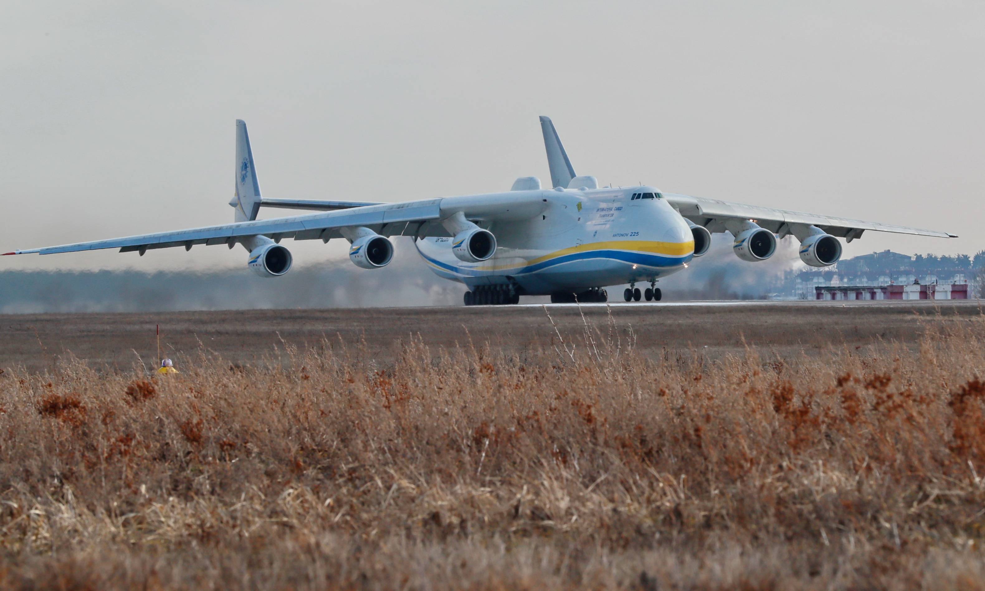 烏克蘭稱世界最大飛機安225運輸機遭俄軍摧毀疫情期間曾是國際空運的