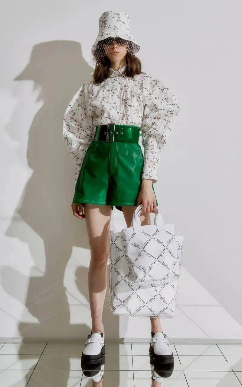 Calvin 黑白灰下岗了！2022春夏必穿蜂蜜绿！时髦高级，显白炸了！