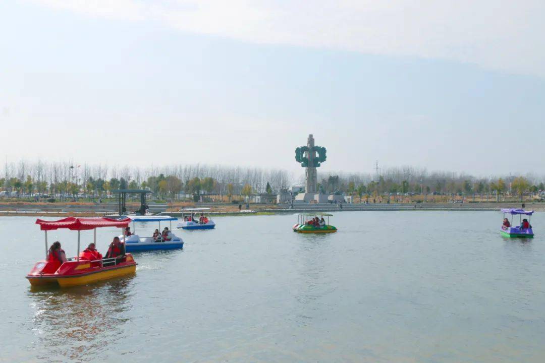 到汝南縣南海溼地公園感受乘風破浪刺激