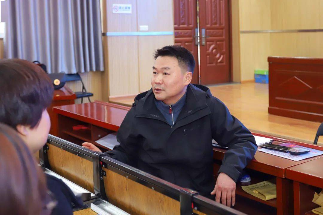 活动最后泾县城关二小党总支书记校长朱亮 讲话朱校长表示希望教师们