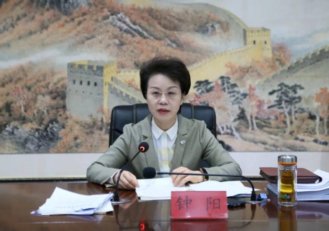 钟阳主持召开州政府党组扩大会议