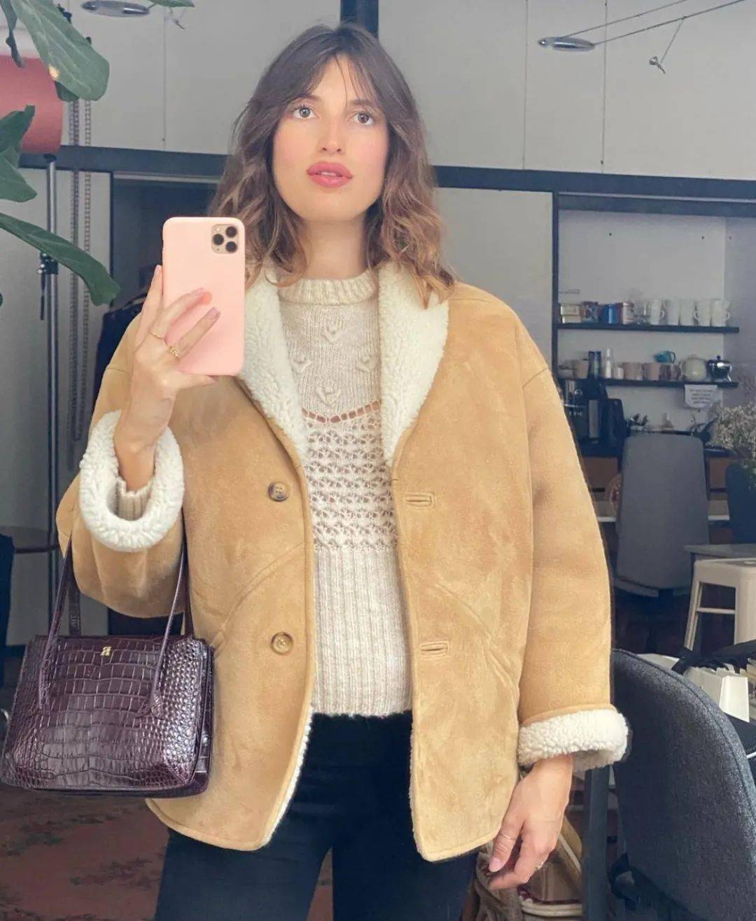 除了sabina socol,复古的jeanne damas和高冷的leia sfez也在怀孕时