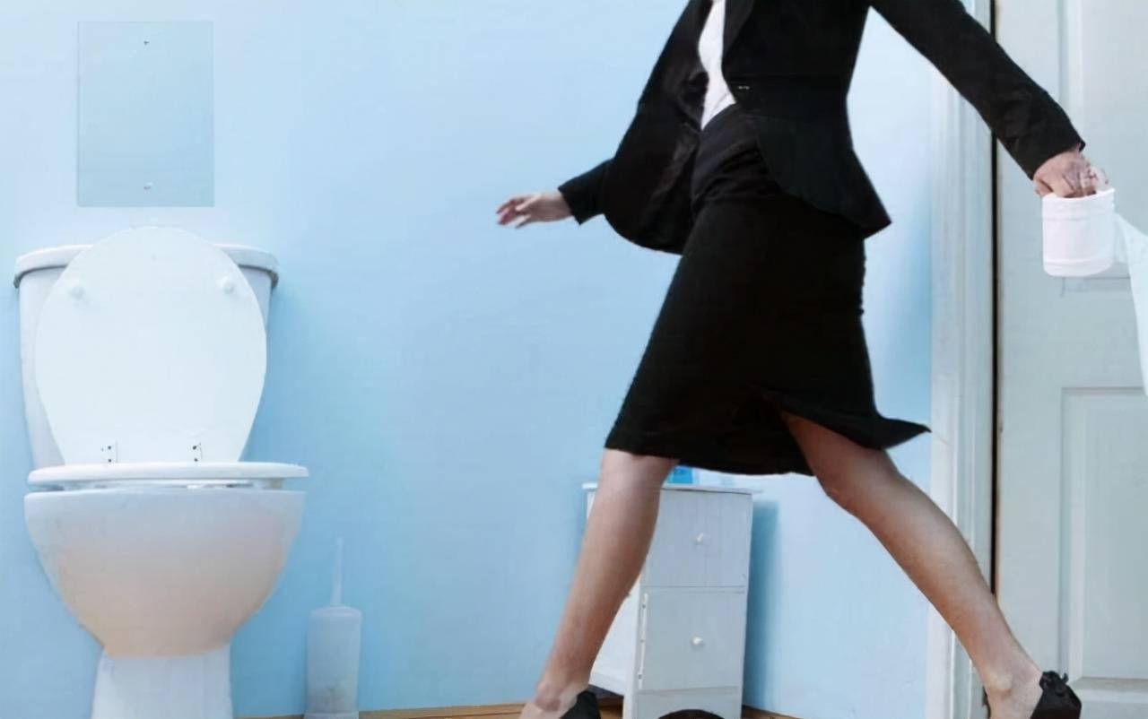 喝水后一直小便的人与半天不去厕所的人谁更健康呢早知早好