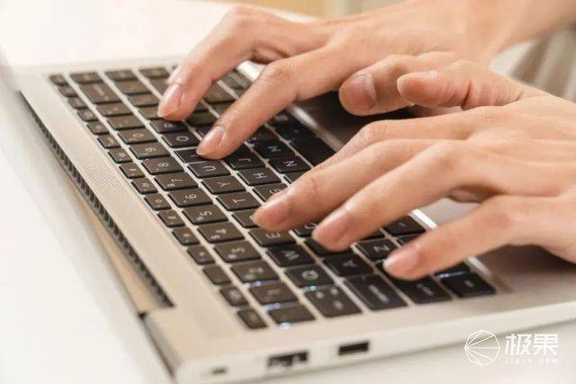 笔记本中的效率超人？移形换影挑战「两天一夜」，这台新本“有点东西”