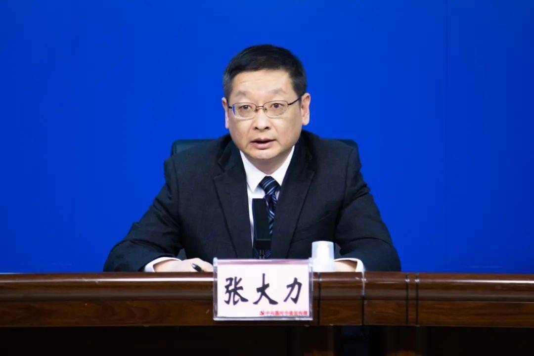 健康委员会提示,请广大群众继续绷紧疫情防控这根弦,有效做好个人防护