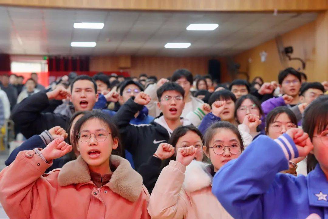 贵州省铜仁黔东中学2022届决战高考百日誓师冲刺大会_高三_吴芷馨_冯