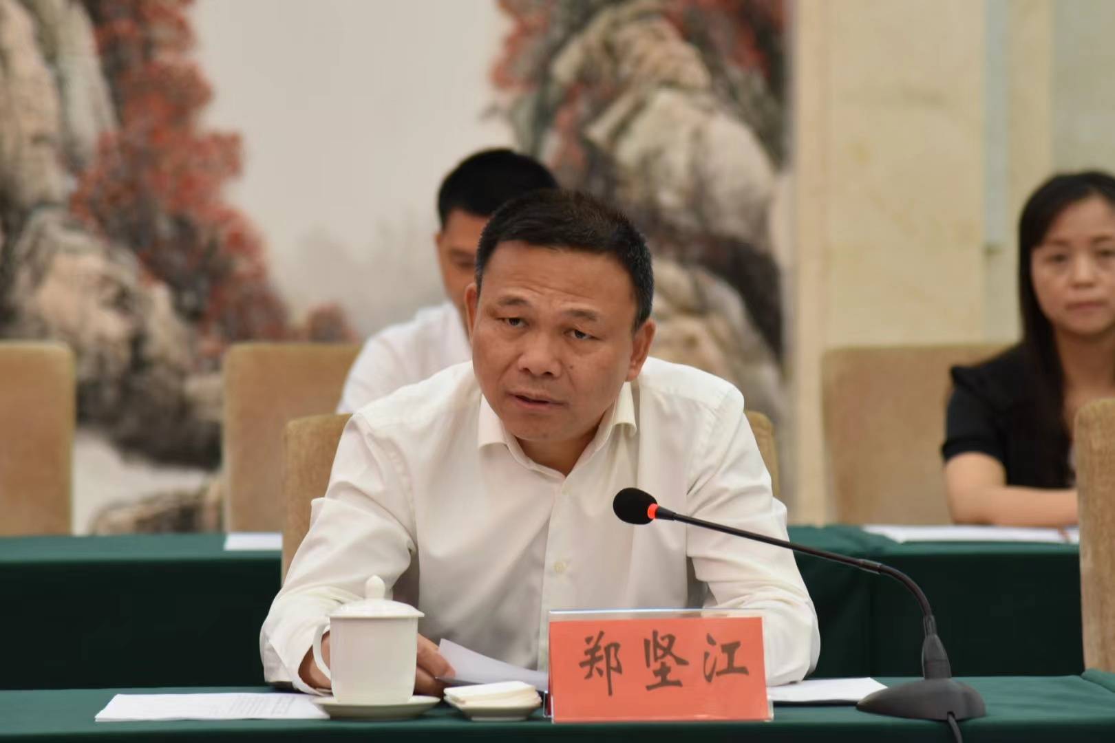 全国人大代表郑坚江建议提高多孩家庭个税专项附加扣除标准