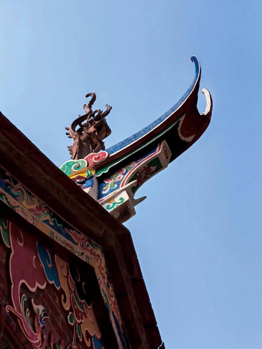 雕刻着历史的花瓣保留着明清时期的闽南建筑特色皇宫式的"四合院落"建