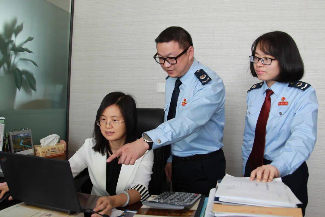 全国政协委员:减税降费添活力,民营企业"轻装快跑"_发展_柯希平_税务