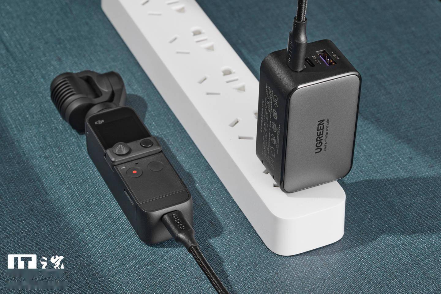 【IT之家开箱】绿联“小口红”氮化镓 65W 快速充电器图赏：小巧