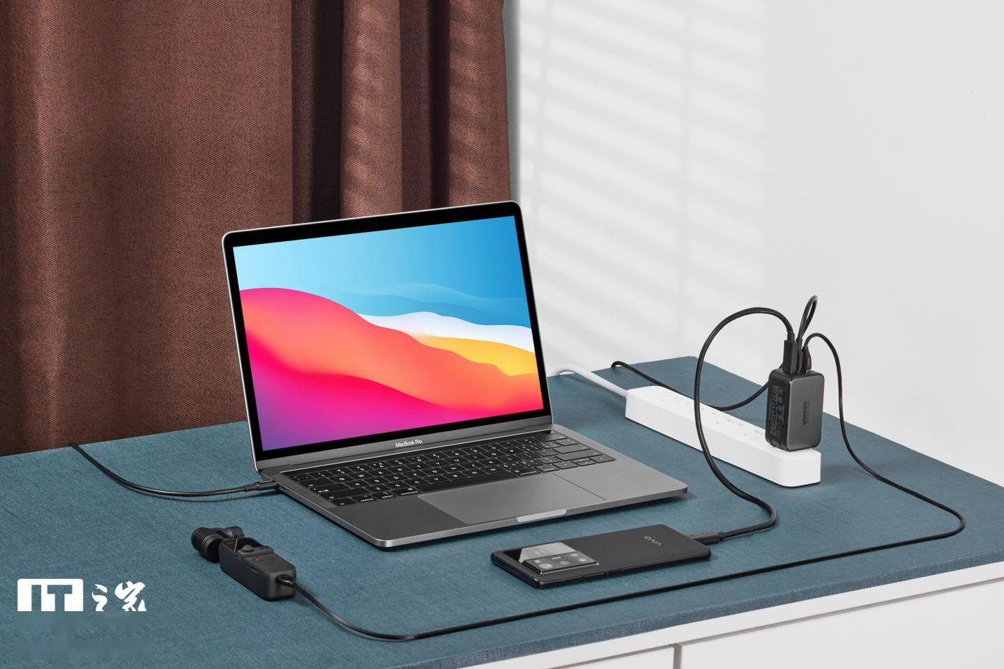 【IT之家开箱】绿联“小口红”氮化镓 65W 快速充电器图赏：小巧