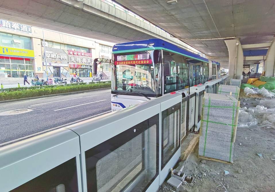 济南市首批快速公交车站升级改造