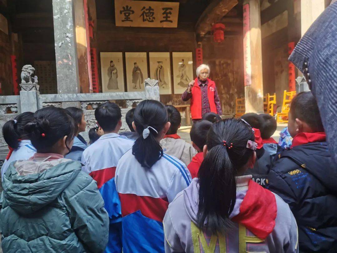 长青中学来源:综合编辑/一审:程 薇二审:袁玉灵三审:共青团歙县委员会