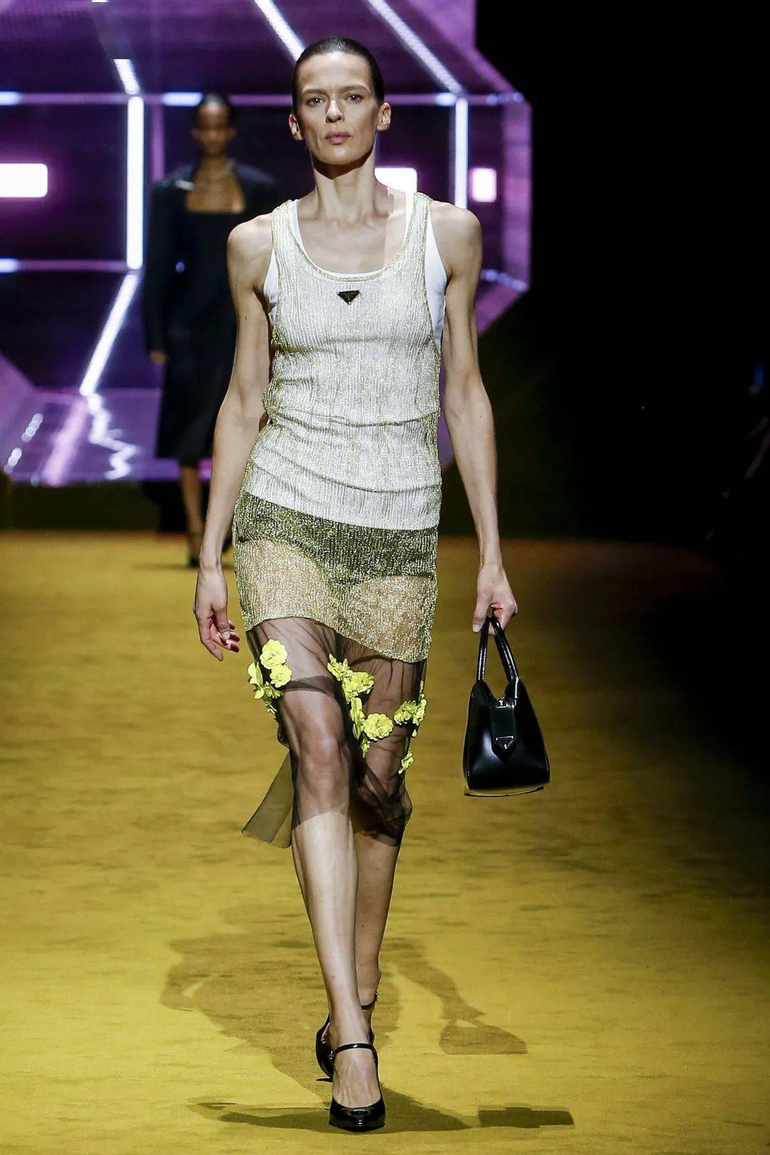 Simons PRADA带头回归极简,时尚圈又要开启新轮回了?