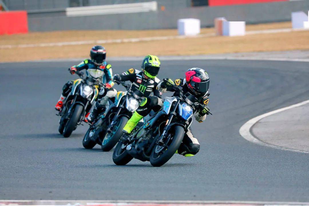 为中国摩托车赛事文化蓄力春风250统规赛带新手从play进化到win