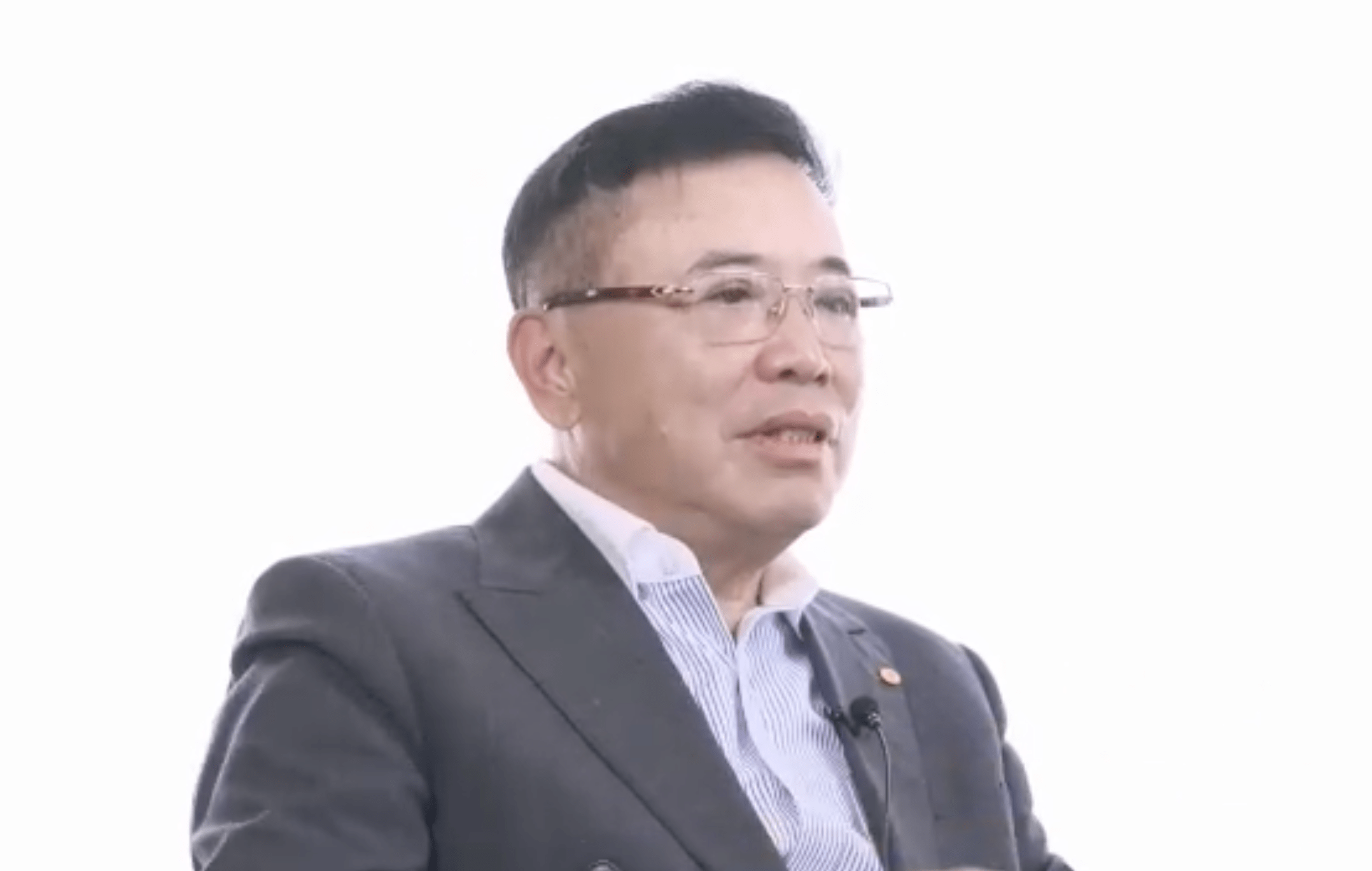 全国人大代表tcl创始人李东生建议政府加大对头部企业的支持培育世界