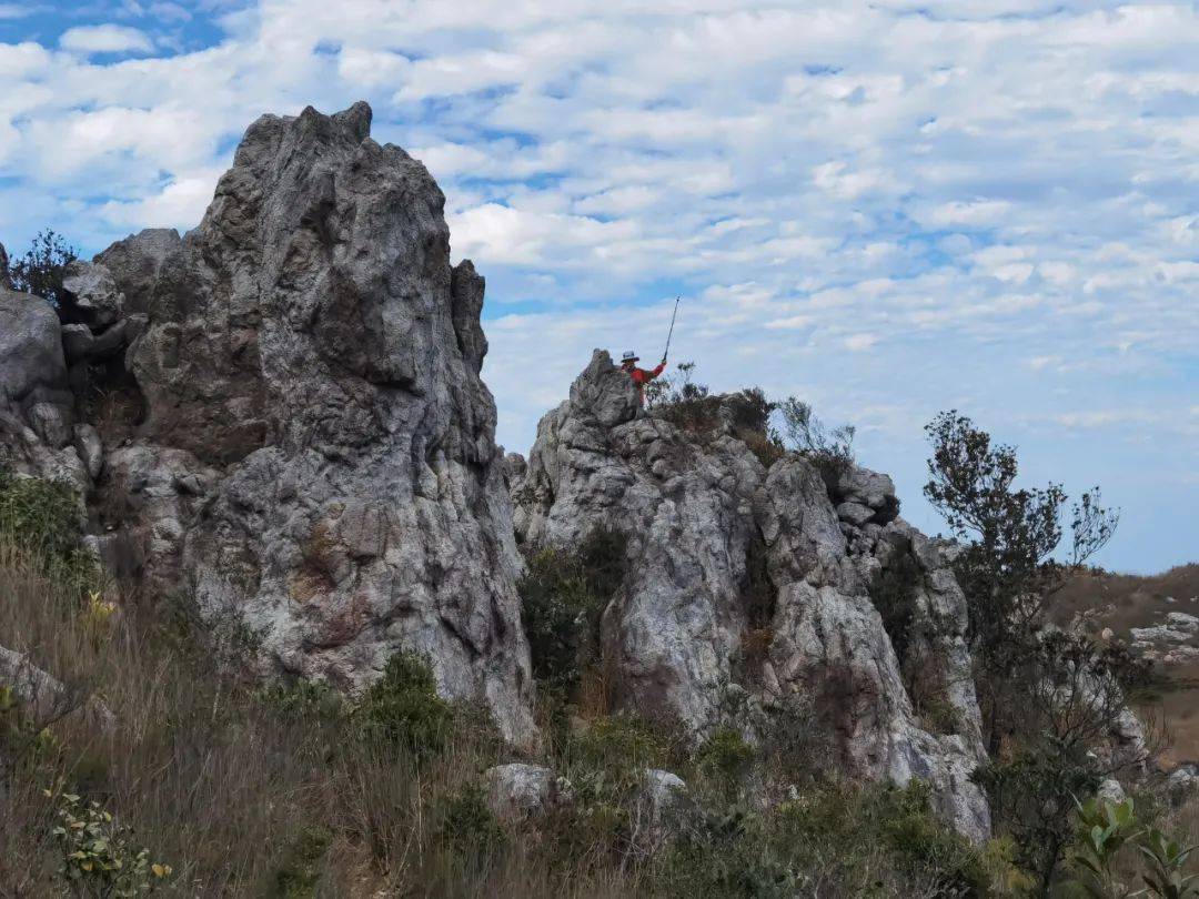 一路上奇,峻,艱,險,白馬山因陡峭,險峻而在驢友圈裡大有名氣.