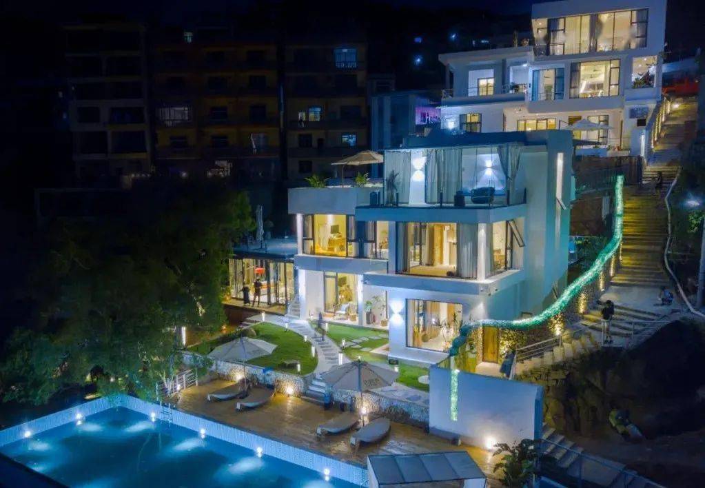 壹栖壹宿,陶时光,逅海,夕映等一大批网红民宿先后落地,让你睡个够