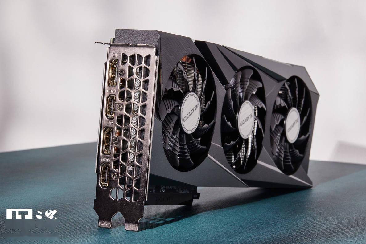 【IT之家开箱】技嘉 GeForce RTX 3050 GAMING OC 魔鹰 8G 图赏