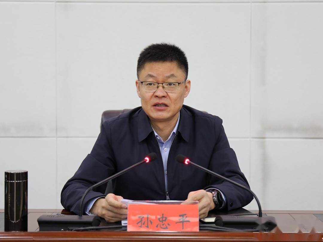 县委副书记,县长孙忠平主持考试并讲话