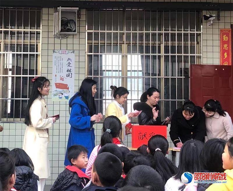 五星小学爱心石图片