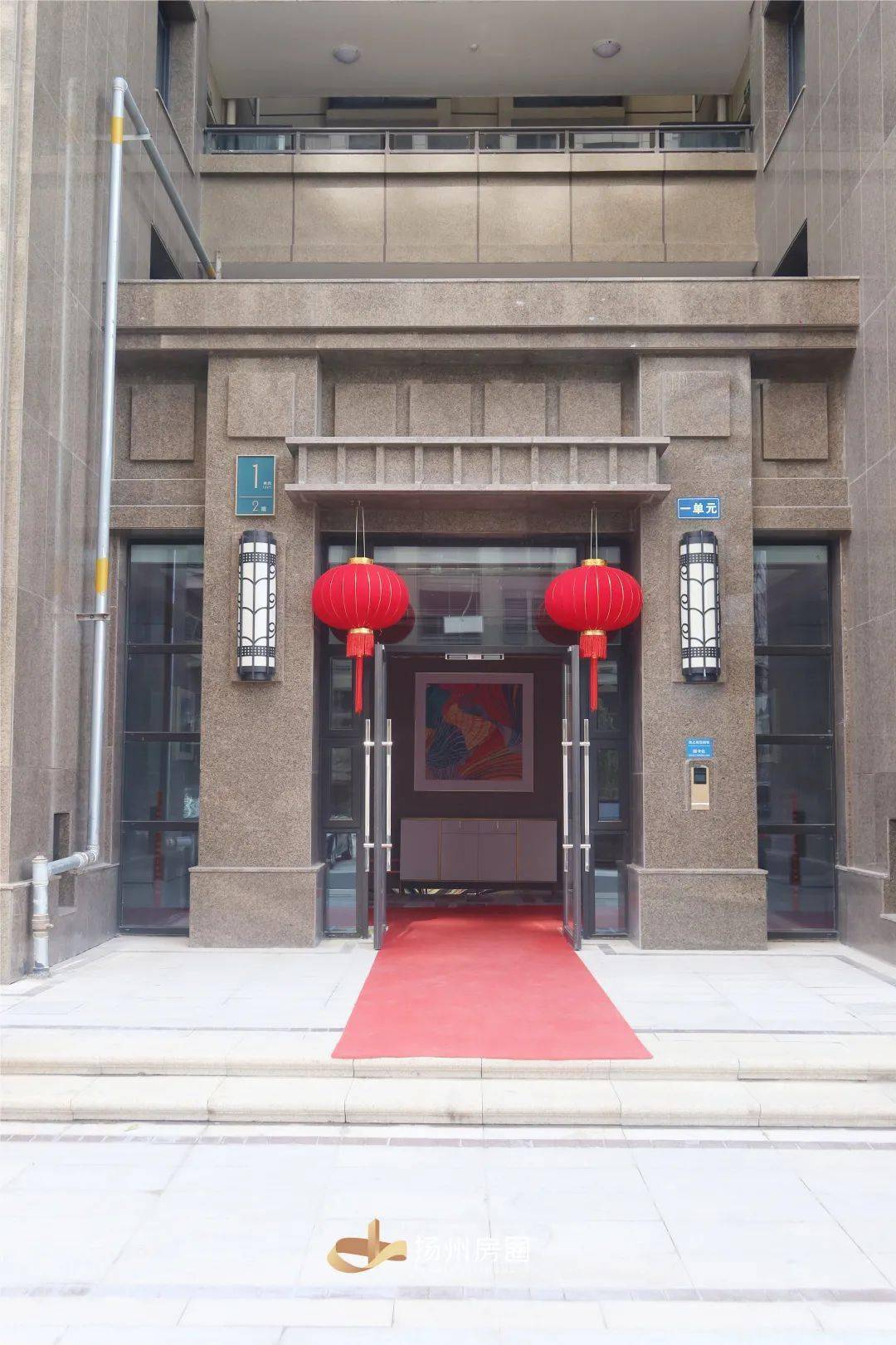 而当下一路之隔的运河宝龙观邸成品房整盘备案均价已高达19470元/㎡!