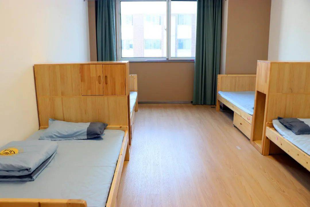 江苏省梁丰高级中学已经为学生做好宿舍清洁.