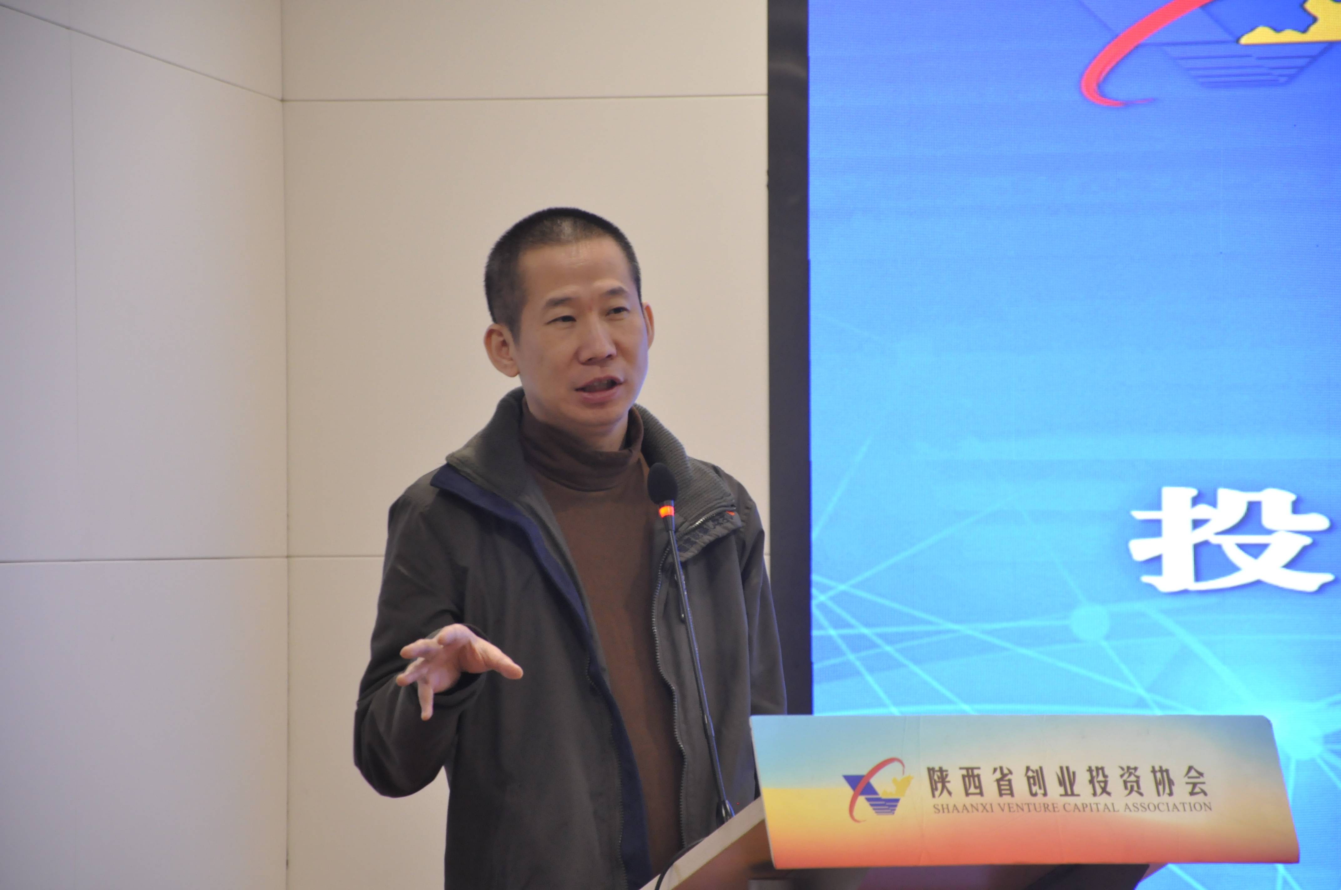 网平台运营方面的经验和能力,创立了生鲜零售供应链平台"标果工厂"