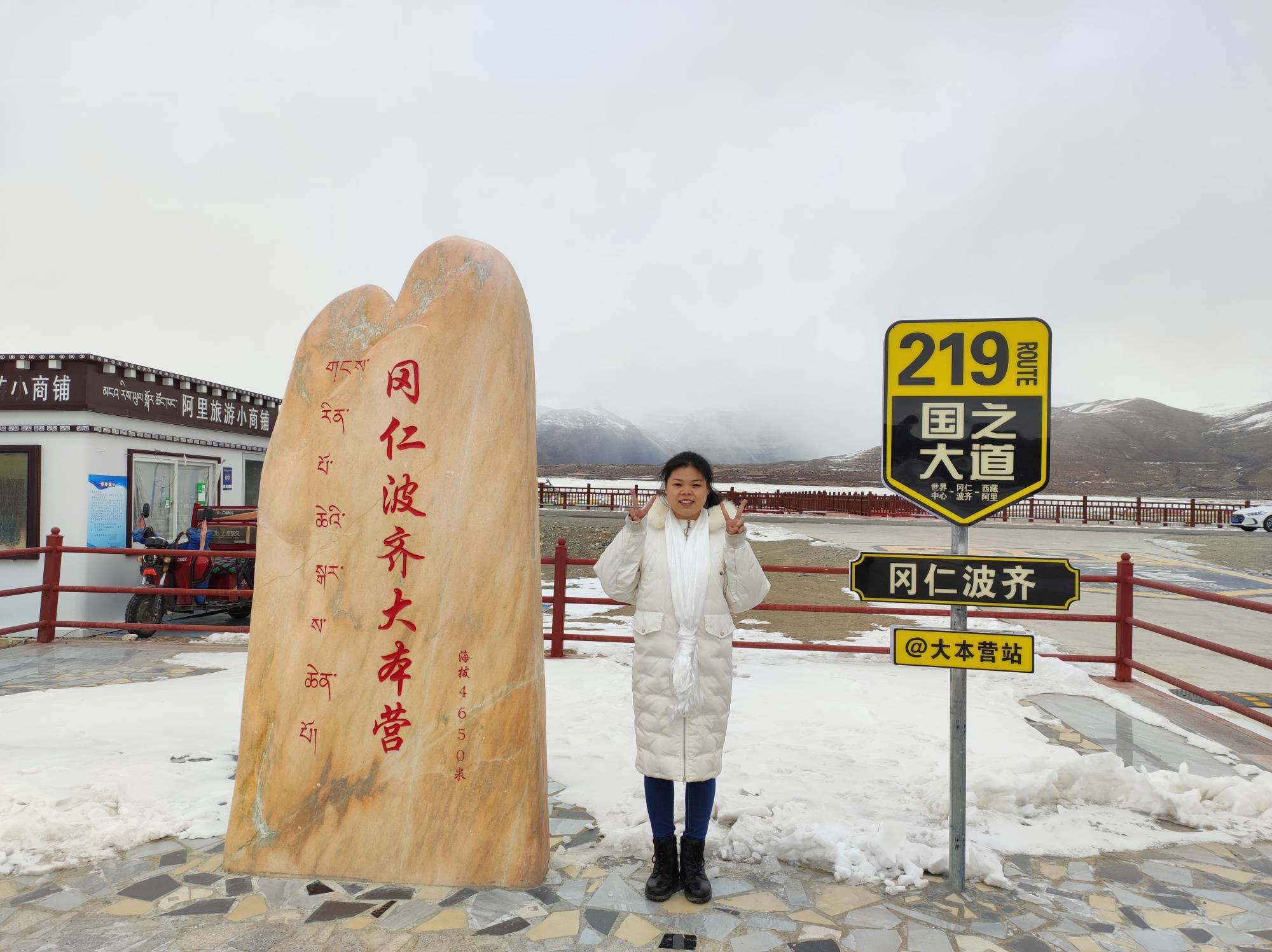 山城|三八节特写：盛放在山城国门的“山茶花”