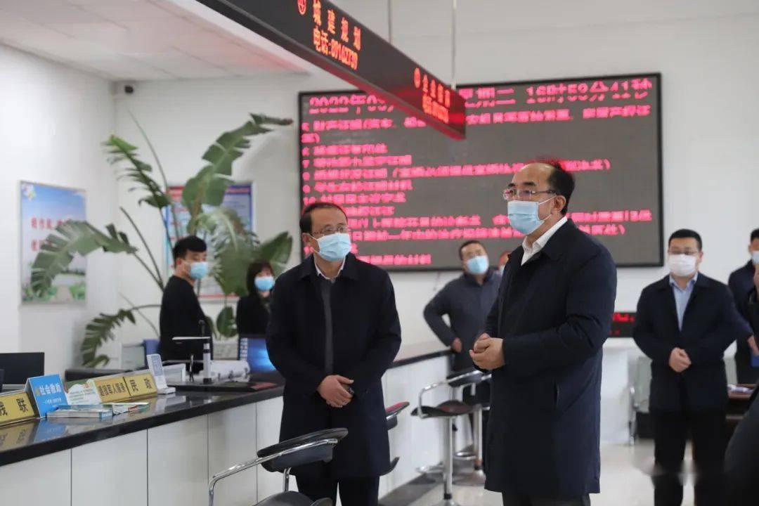 庄河市委书记申守勃调研我市营商环境建设工作