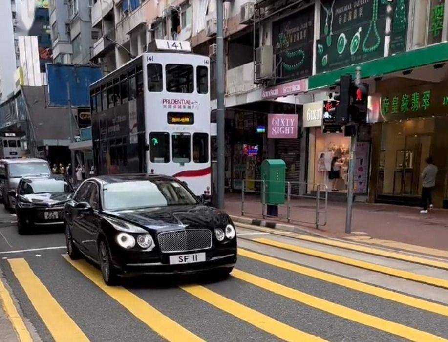 順豐老闆在香港的座駕兩臺賓利車牌號特別只有幾千塊