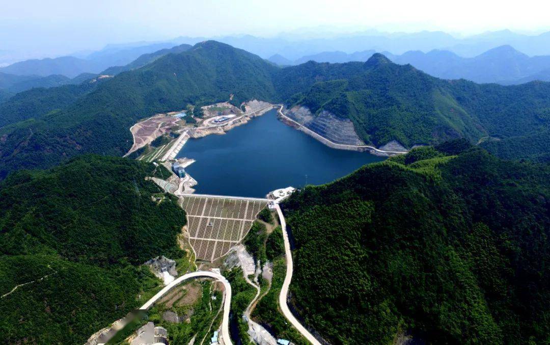最大的抽水蓄能电站——河北丰宁抽水蓄能电站首批2台机组投产发电