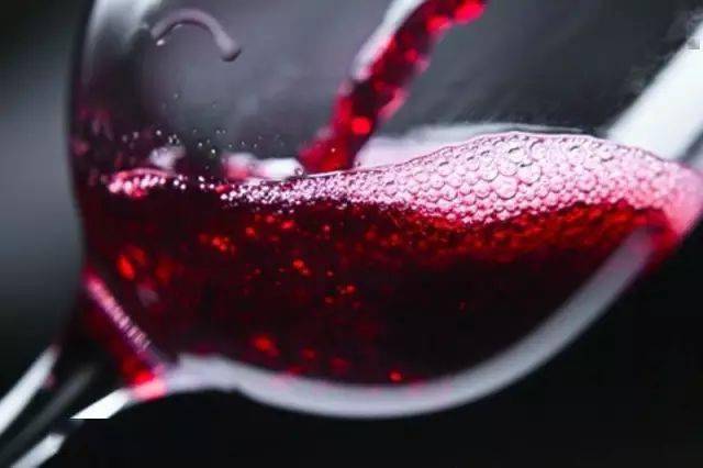 Wines|新买的葡萄酒缠了一层保鲜膜，这有什么作用?