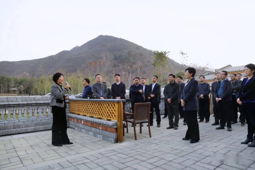 县委书记王淑霞,县委副书记,代县长王瑞等县领导陪同考察.