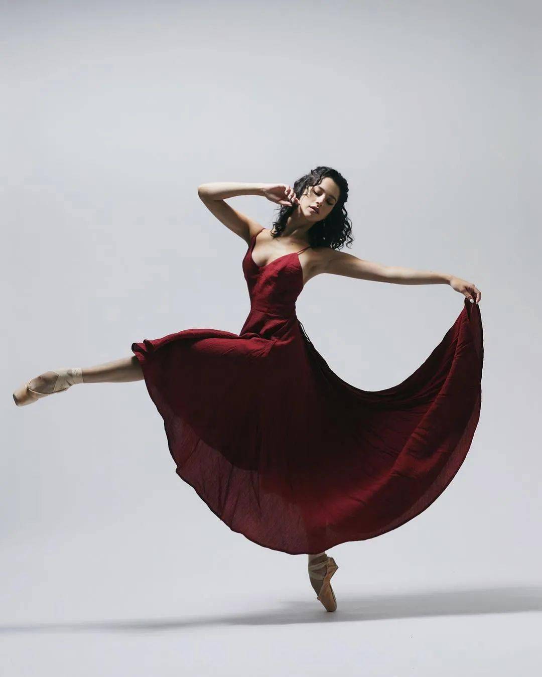 芭蕾的每一个舞姿每一个神态都如此迷人